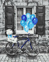 Велосипед с воздушными шариками и мишкой